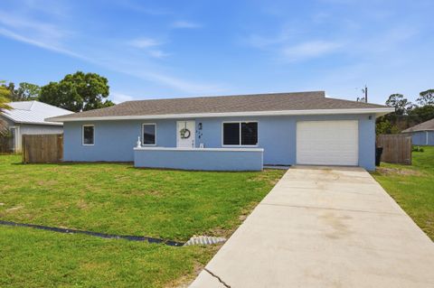 Photo of 424 SE Fallon Drive, Port Saint Lucie, FL 34983 (MLS # B26010954)