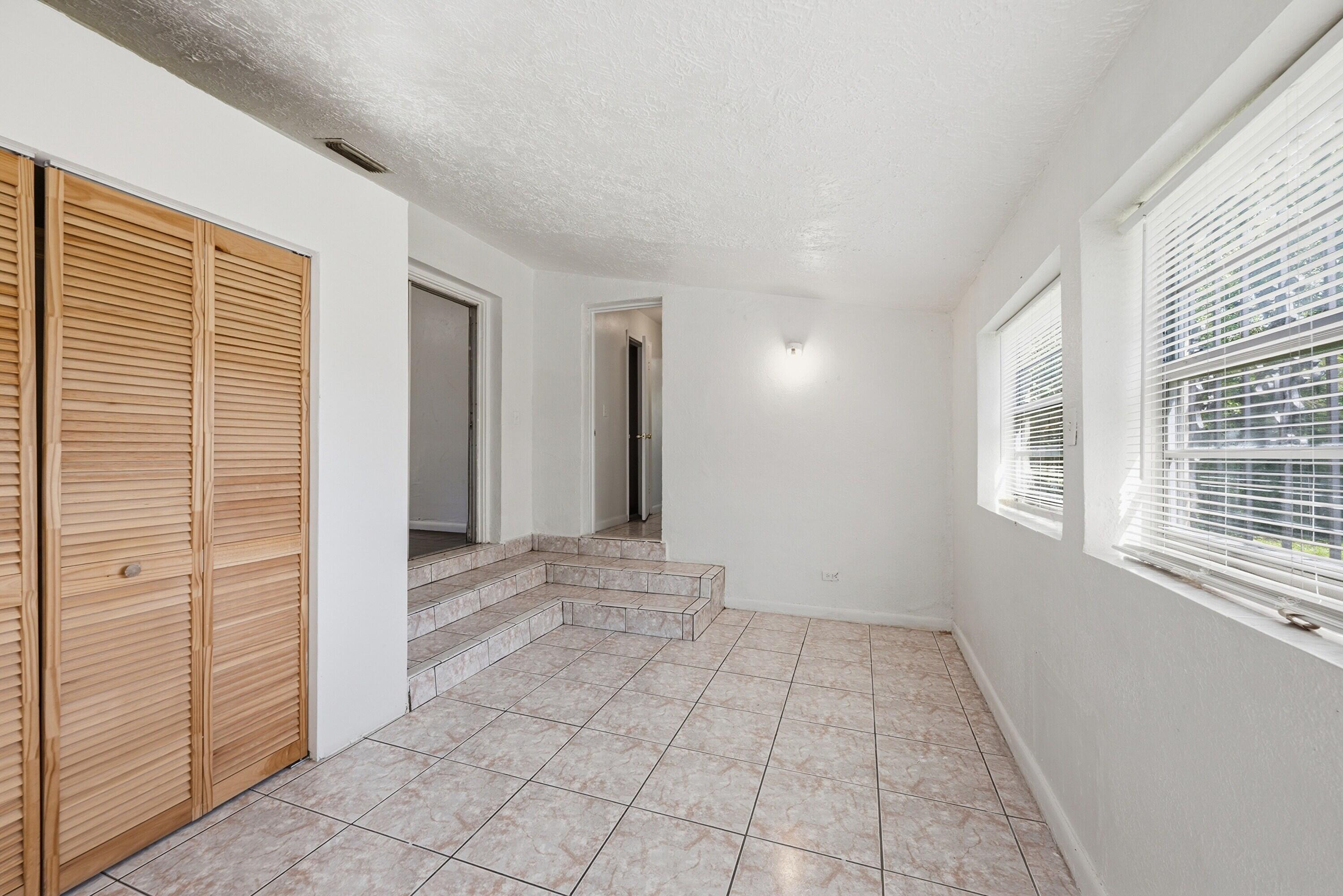 STEPHEN MANOR - Residential