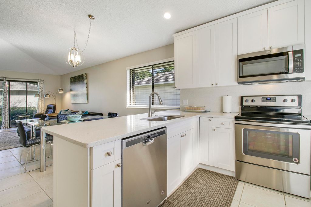 Photo of 811 Club Drive, Palm Beach Gardens, FL 33418 (MLS # B26019667)