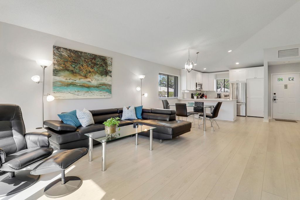 Photo of 811 Club Drive, Palm Beach Gardens, FL 33418 (MLS # B26019667)