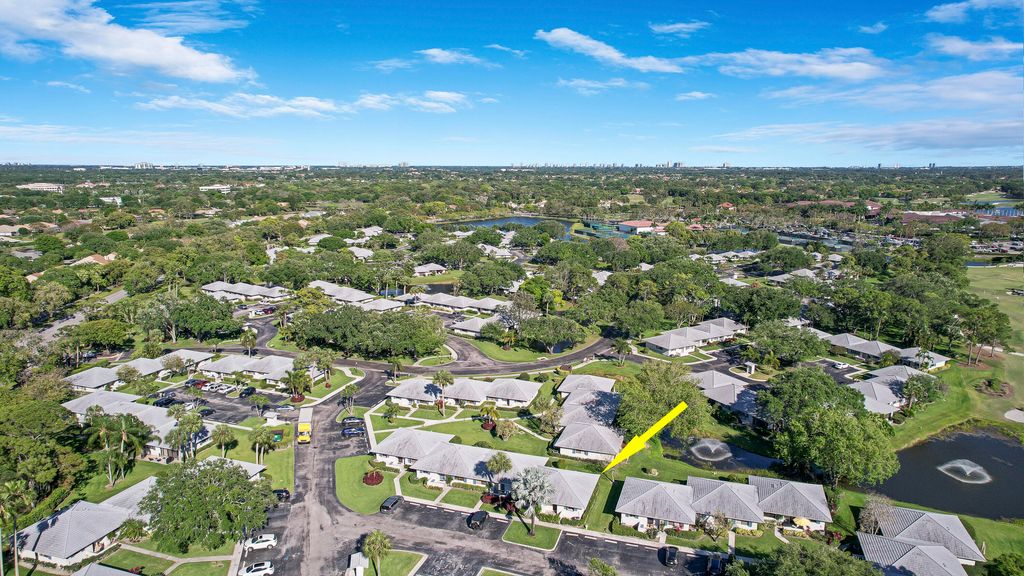 Photo of 811 Club Drive, Palm Beach Gardens, FL 33418 (MLS # B26019667)