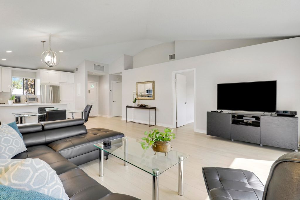 Photo of 811 Club Drive, Palm Beach Gardens, FL 33418 (MLS # B26019667)
