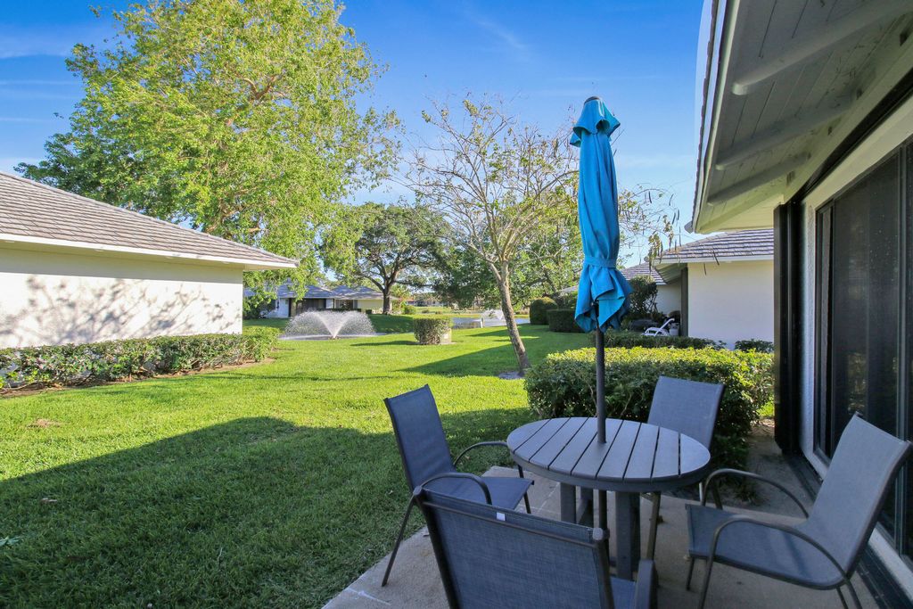 Photo of 811 Club Drive, Palm Beach Gardens, FL 33418 (MLS # B26019667)