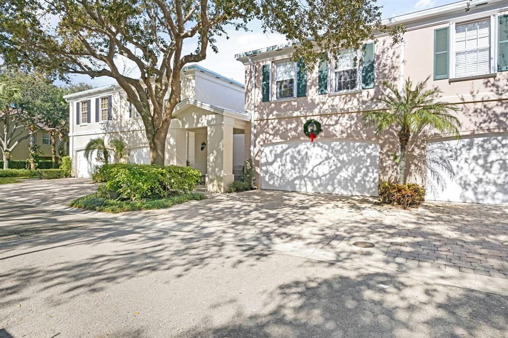 Photo of 31 Oakland Court, Tequesta, FL 33469 (MLS # R10853573)