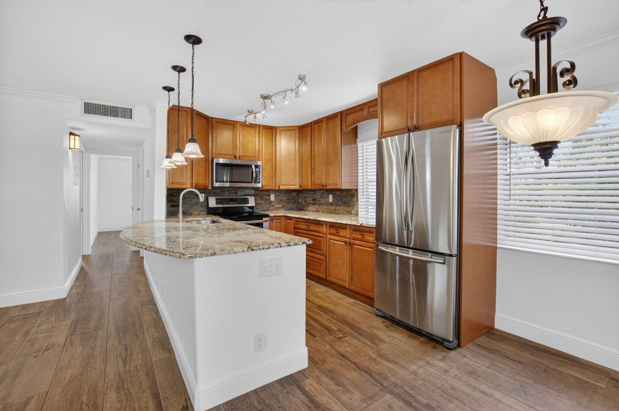 KINGS POINT - Residential