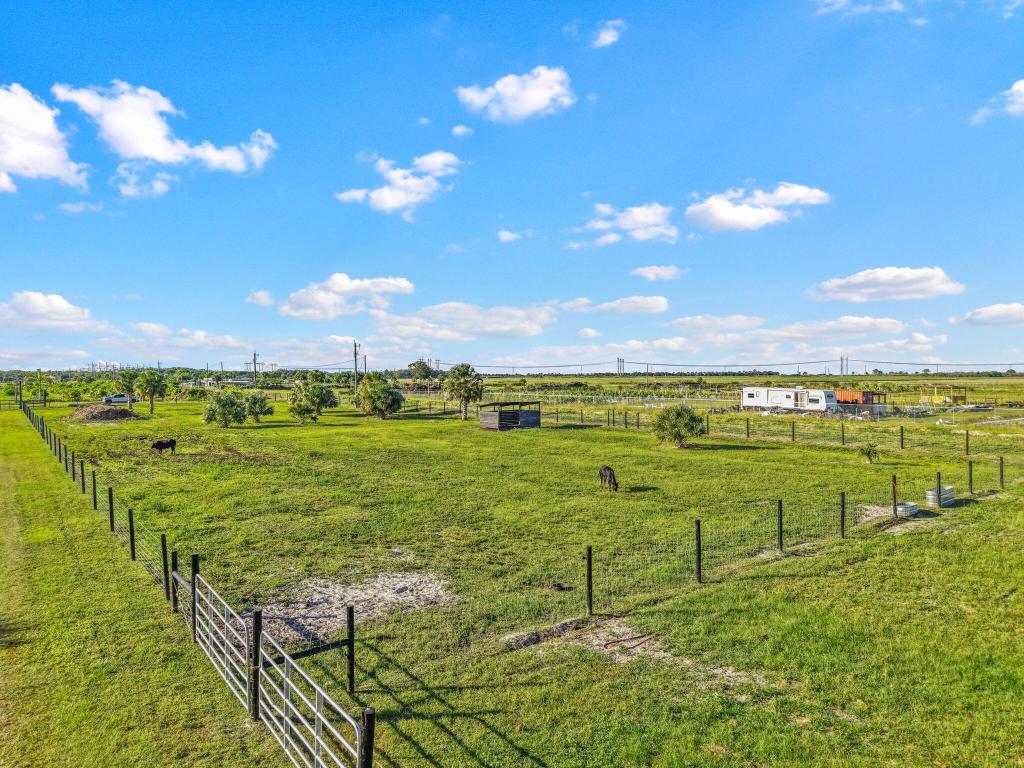 20915 Antoinette Street