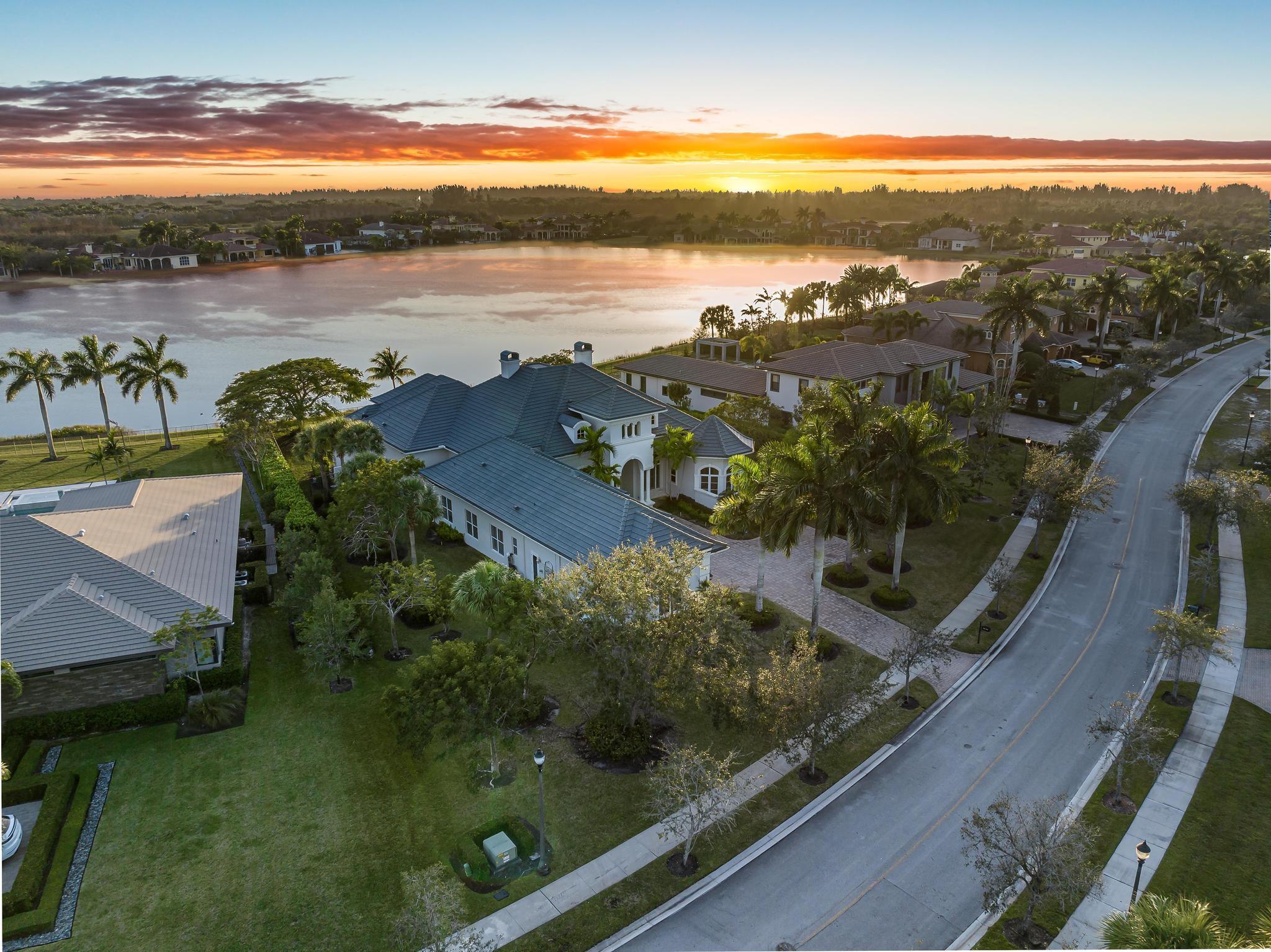 3111 Lake Ridge Ln