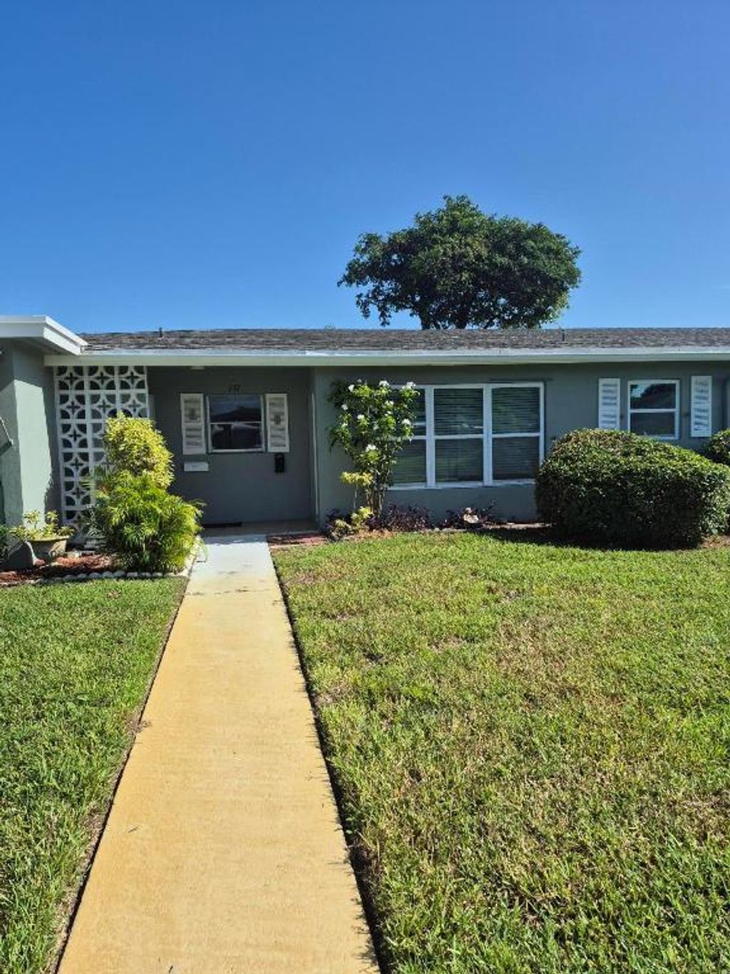 Photo of 737 N High Point Bend S #B, Delray Beach, FL 33445 (MLS # R11157204)