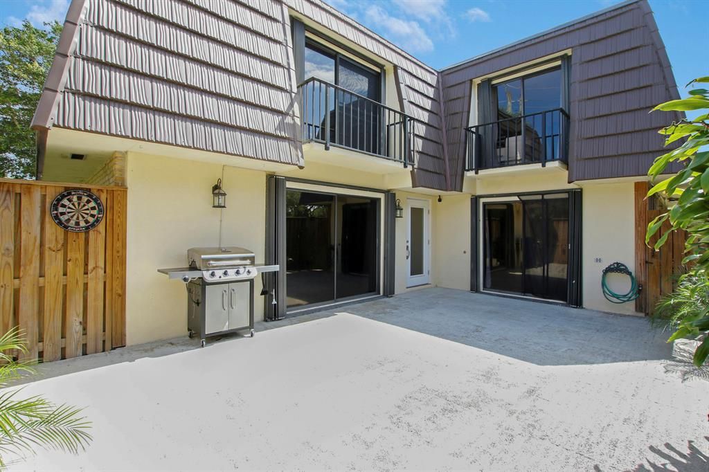 Photo of 114 1st Court, Palm Beach Gardens, FL 33410 (MLS # R10699083)