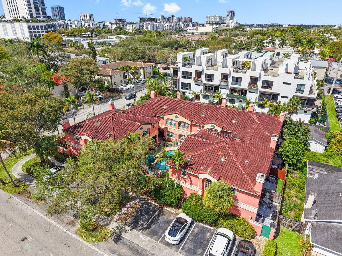 CASCADES TOWNHOMES CONDO - Residential Lease