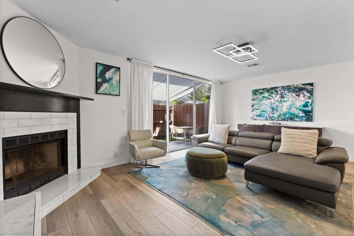 CASCADES TOWNHOMES CONDO - Residential Lease