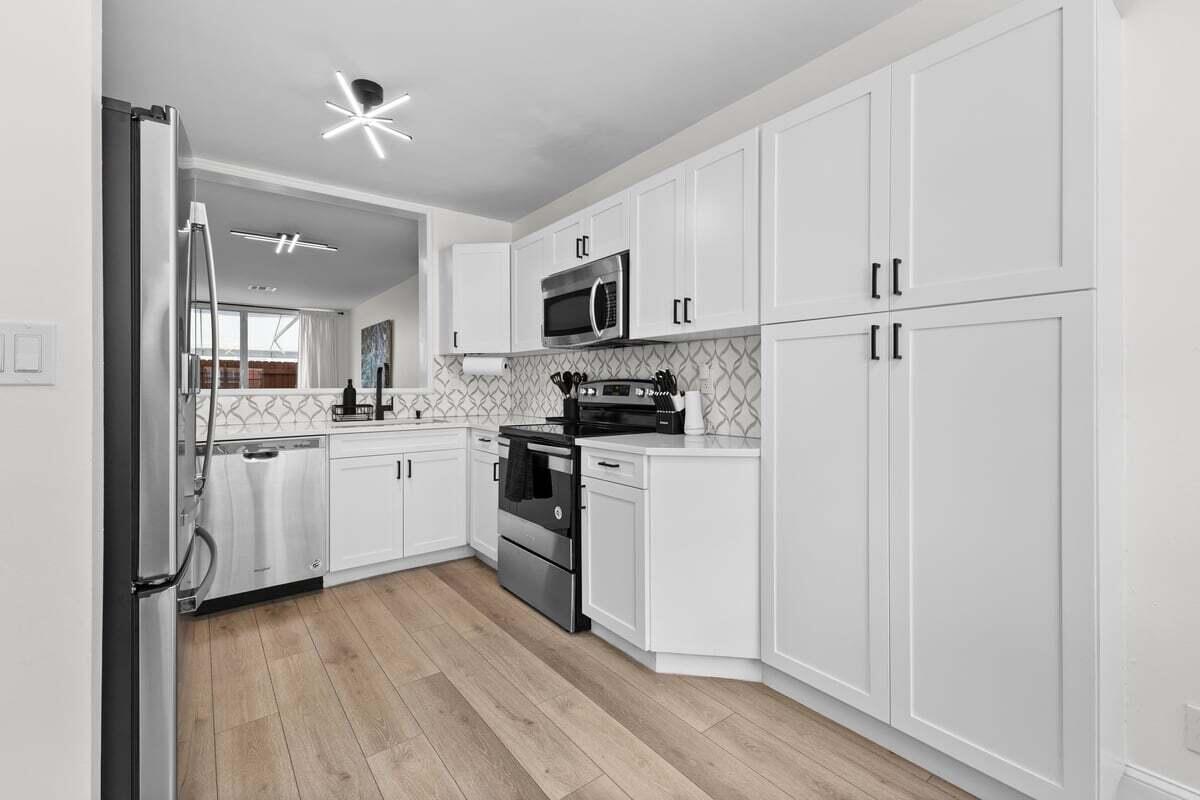 CASCADES TOWNHOMES CONDO - Residential Lease