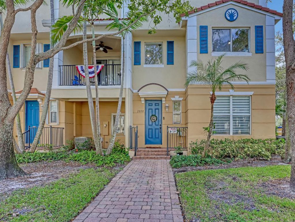 Photo of 2850 S Oasis Drive, Boynton Beach, FL 33426 (MLS # R11134644)