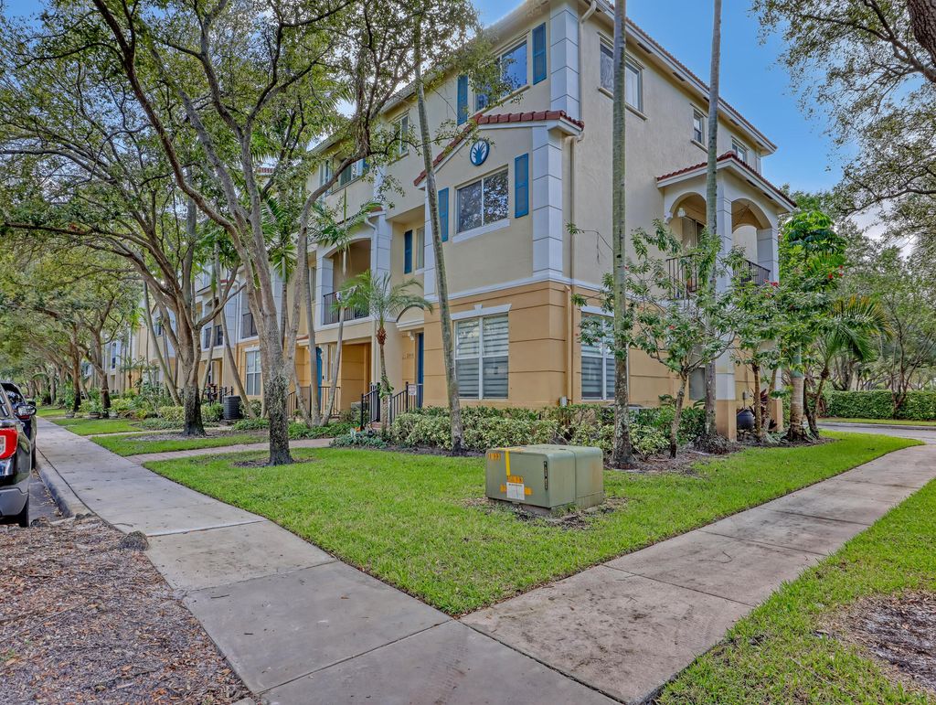 Photo of 2850 S Oasis Drive, Boynton Beach, FL 33426 (MLS # R11134644)