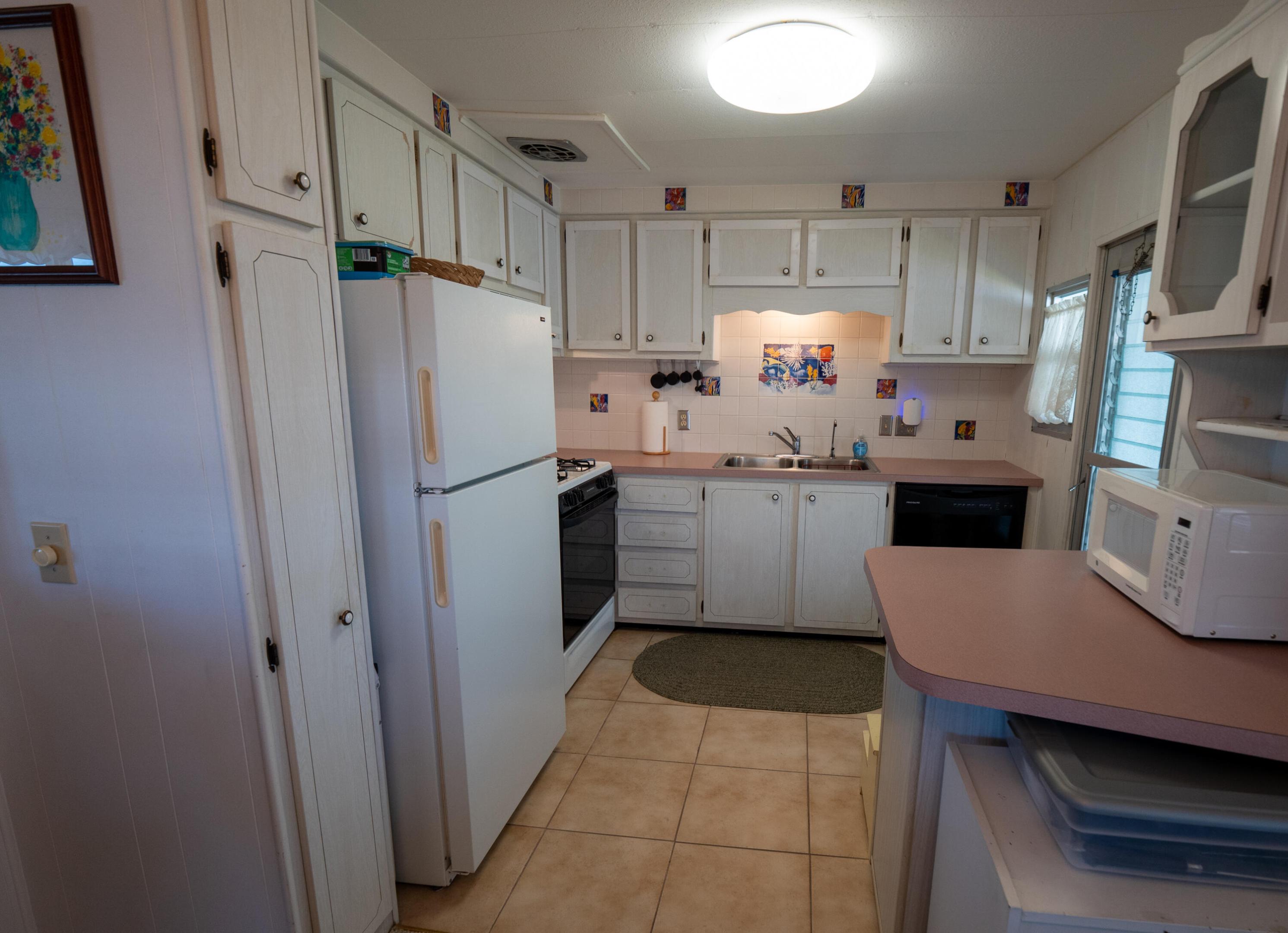 HIDDEN HARBOUR CONDO - Residential