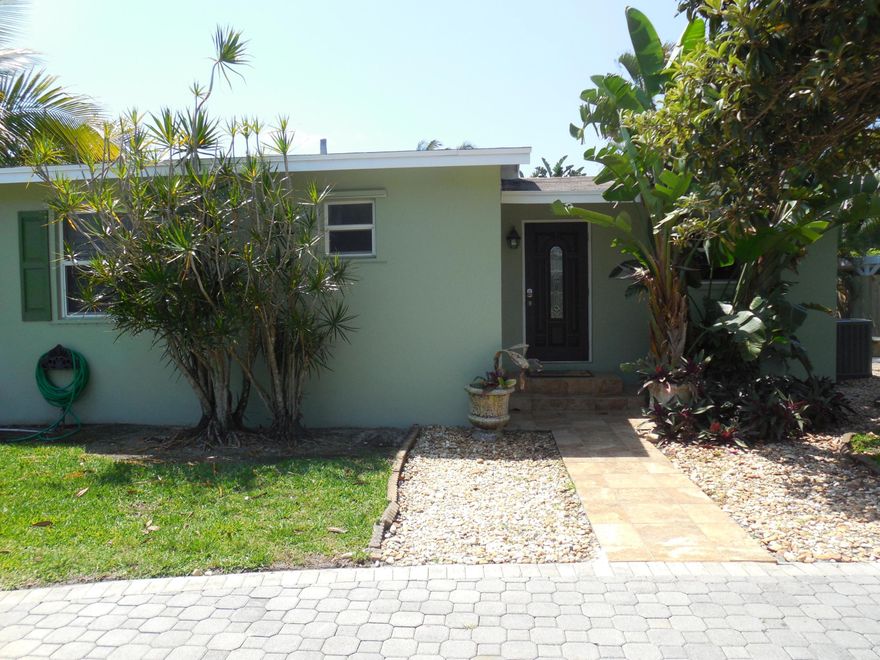 Cozy single family home in Lake Clarke Shores. Real hard wood floors through out the home, tile in the kitchen and bathroom. Home has been updated through out. Extra large yard with room for an RV with electric hookup. Partially fenced. Pet deposit will depend on size of animal and how many.