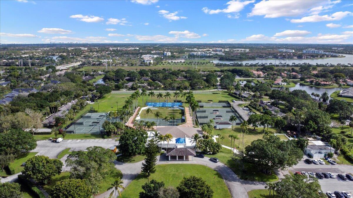 GOLF AND TENNIS VILLAGE P - Residential