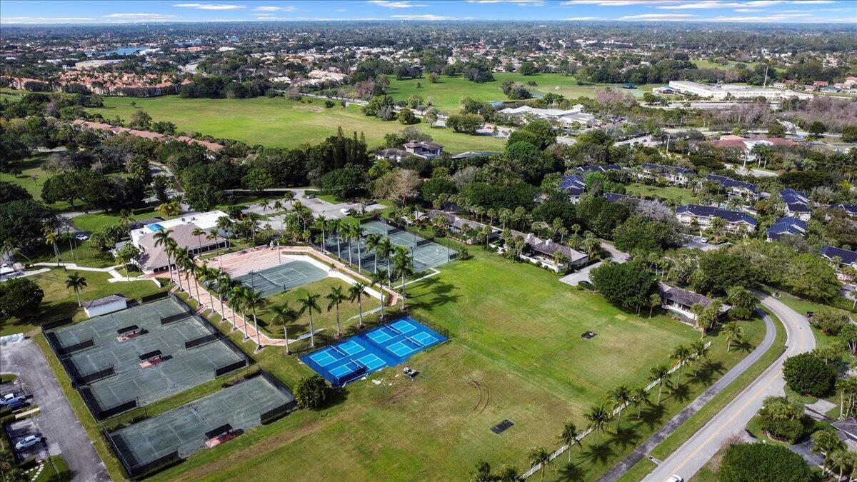 GOLF AND TENNIS VILLAGE P - Residential