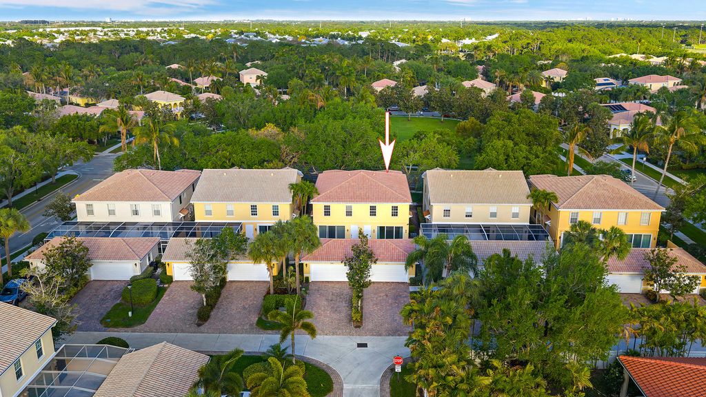 Photo of 3372 Greenway Drive, Jupiter, FL 33458 (MLS # B26012672)