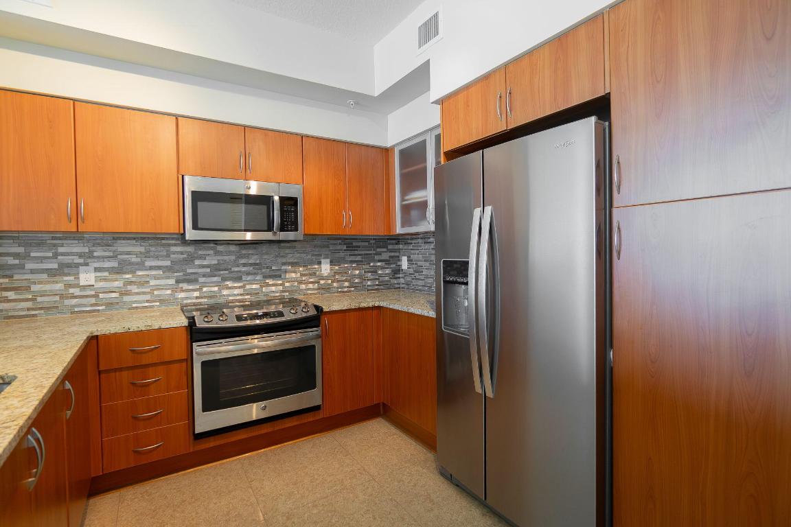 MOORINGS AT LANTANA CONDO 3 - Residential