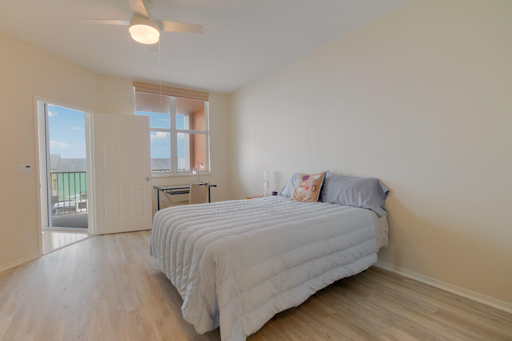 MOORINGS AT LANTANA CONDO - Residential