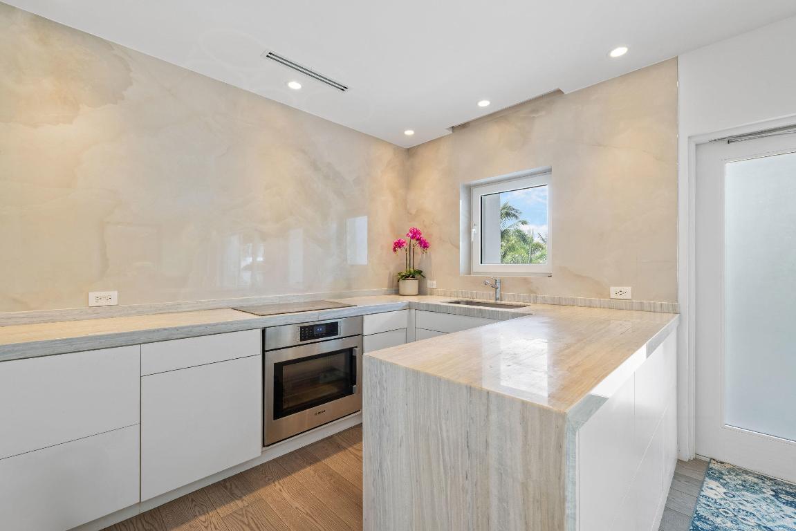 300 S Ocean Boulevard 3f