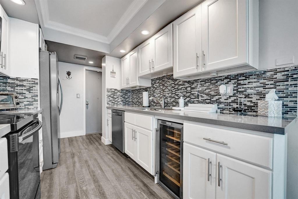 LAKE POINT TOWER CONDOMIN - Residential Lease