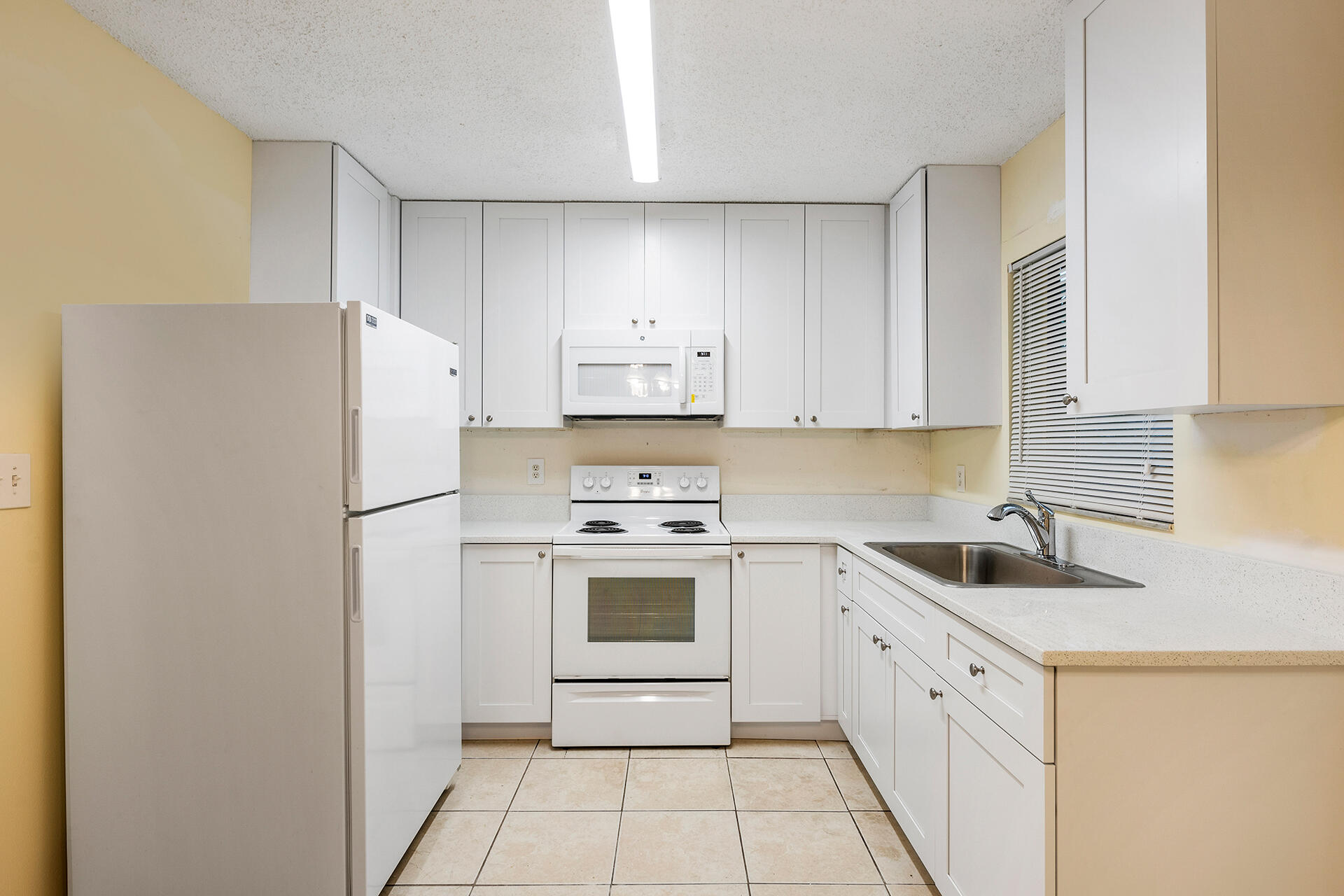 SUMMERTIME HILLS - Residential Lease