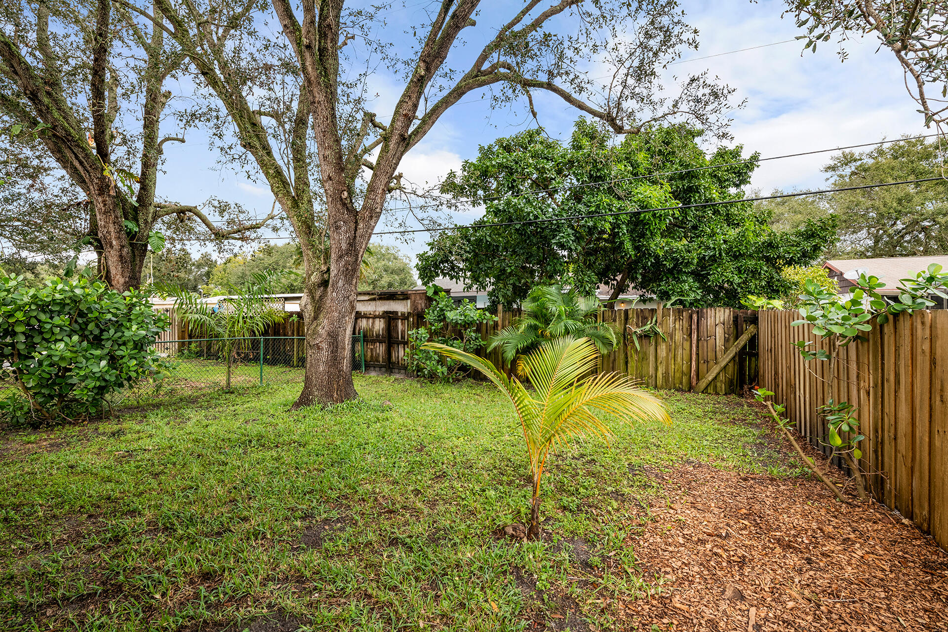 SUMMERTIME HILLS - Residential Lease