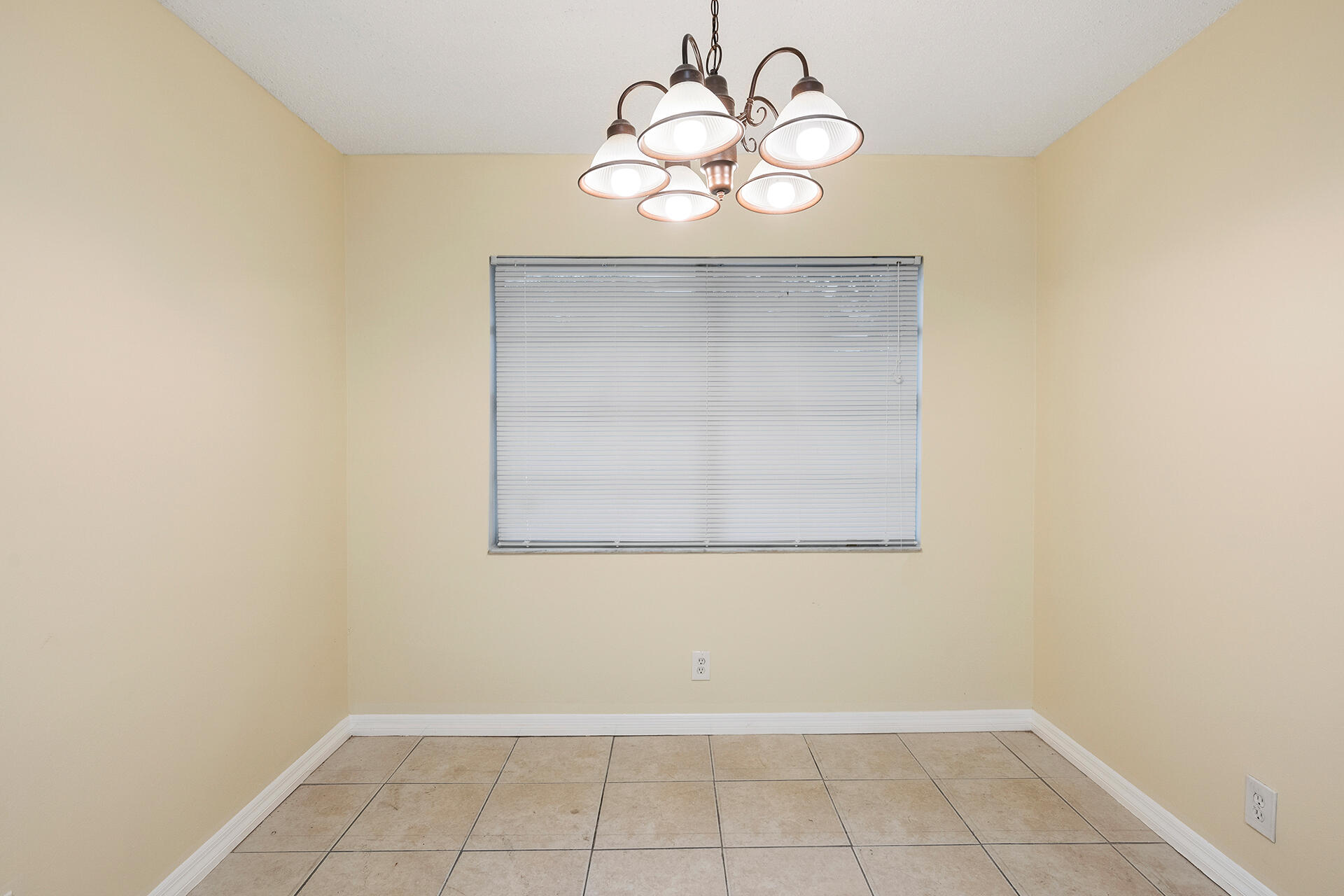 SUMMERTIME HILLS - Residential Lease