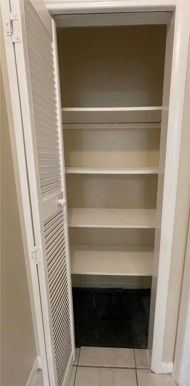 CASTLEWOOD - Residential Lease