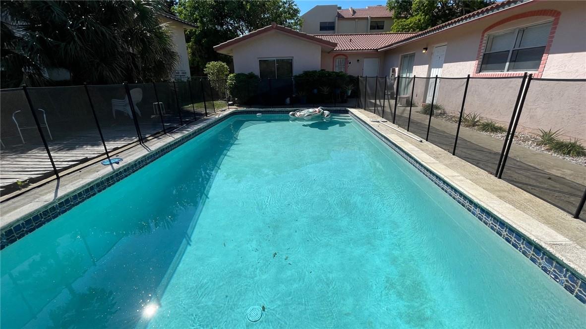 CASTLEWOOD - Residential Lease