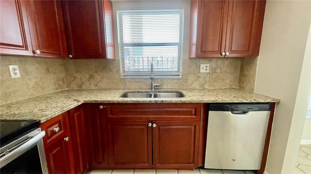 CASTLEWOOD - Residential Lease