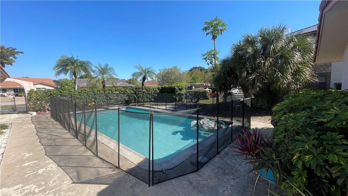 CASTLEWOOD - Residential Lease