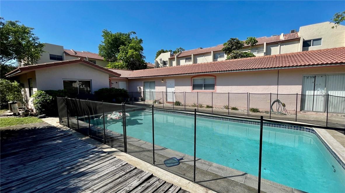 CASTLEWOOD - Residential Lease