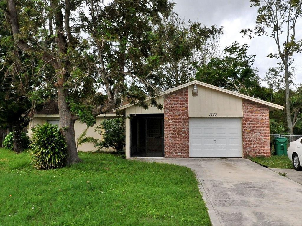 Photo of 1650 SE Memorial Street, Port St Lucie, FL 34983 (MLS # R10895816)
