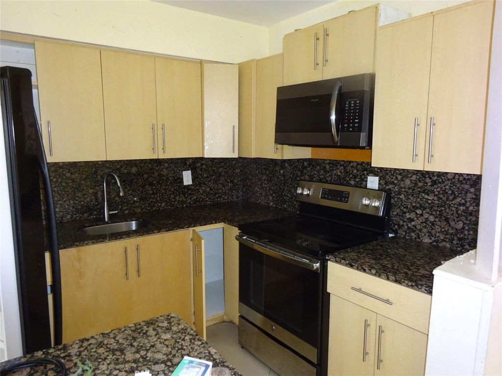 Photo of 740 E Evanston Circle E, Fort Lauderdale, FL 33312 (MLS # B26044144)
