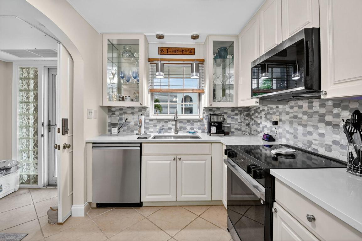 769 Jeffery Street 2-203