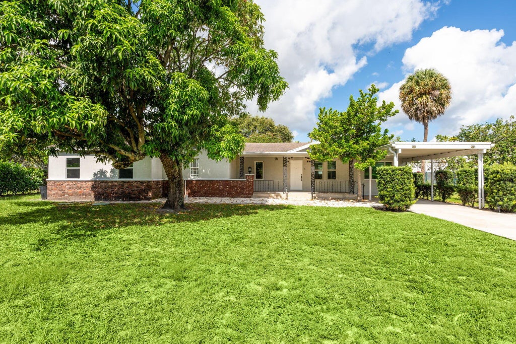 Photo of 8941 Sunset Drive, Palm Beach Gardens, FL 33410 (MLS # R11115132)