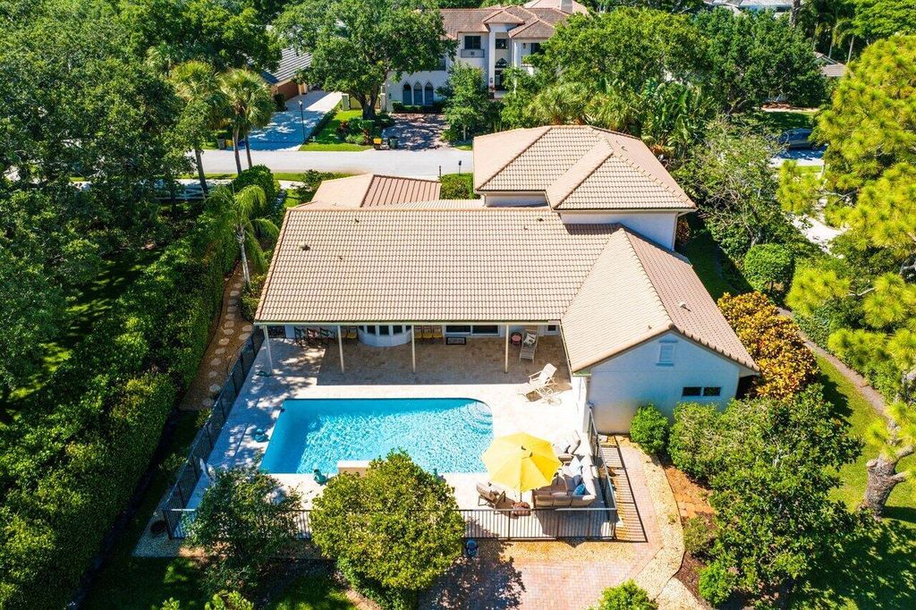 Photo of 2680 Devon Court, Delray Beach, FL 33445 (MLS # R10989796)