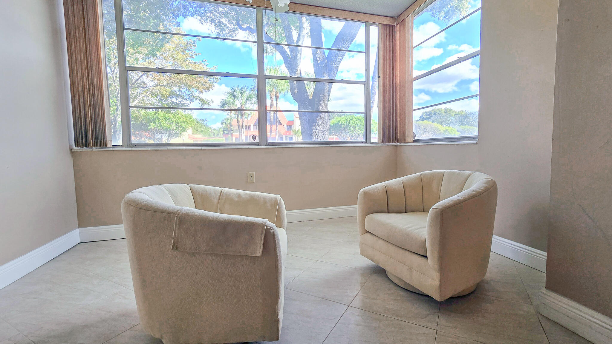 HOLIDAY SPRINGS VILLAGE 1 CONDO - Residential