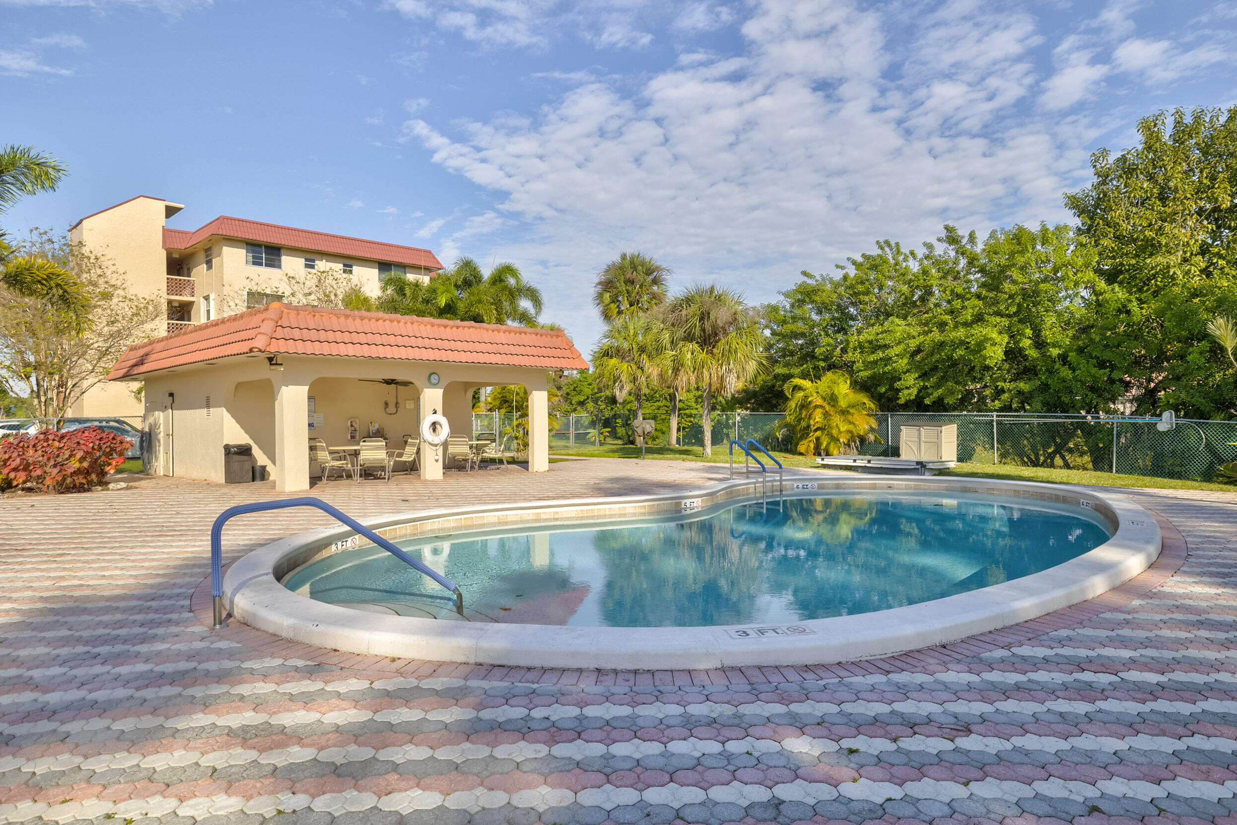 HOLIDAY SPRINGS VILLAGE 1 CONDO - Residential