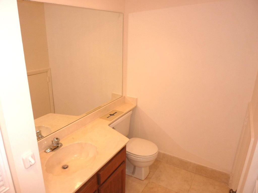 OAKWOOD LAKES CONDO - Residential Lease