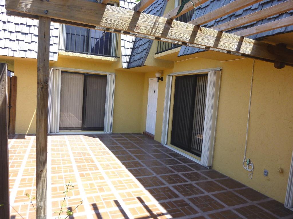 OAKWOOD LAKES CONDO - Residential Lease