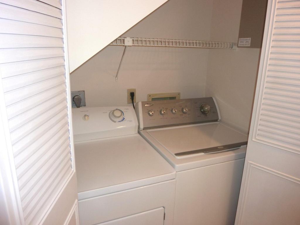 OAKWOOD LAKES CONDO - Residential Lease