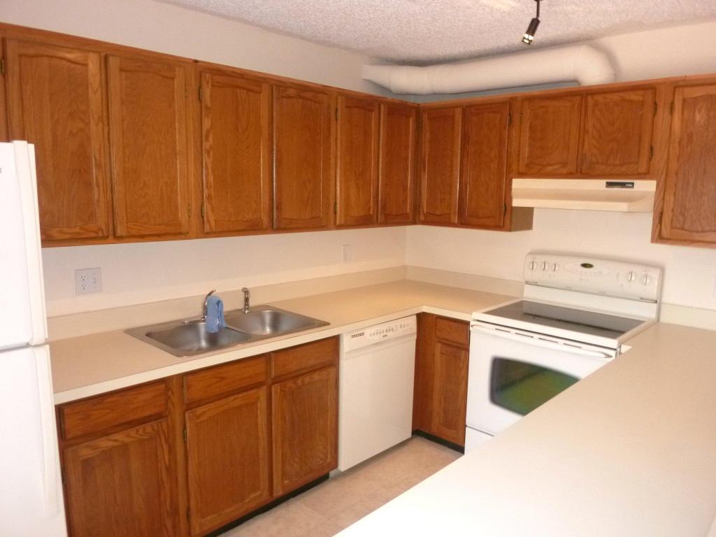 OAKWOOD LAKES CONDO - Residential Lease