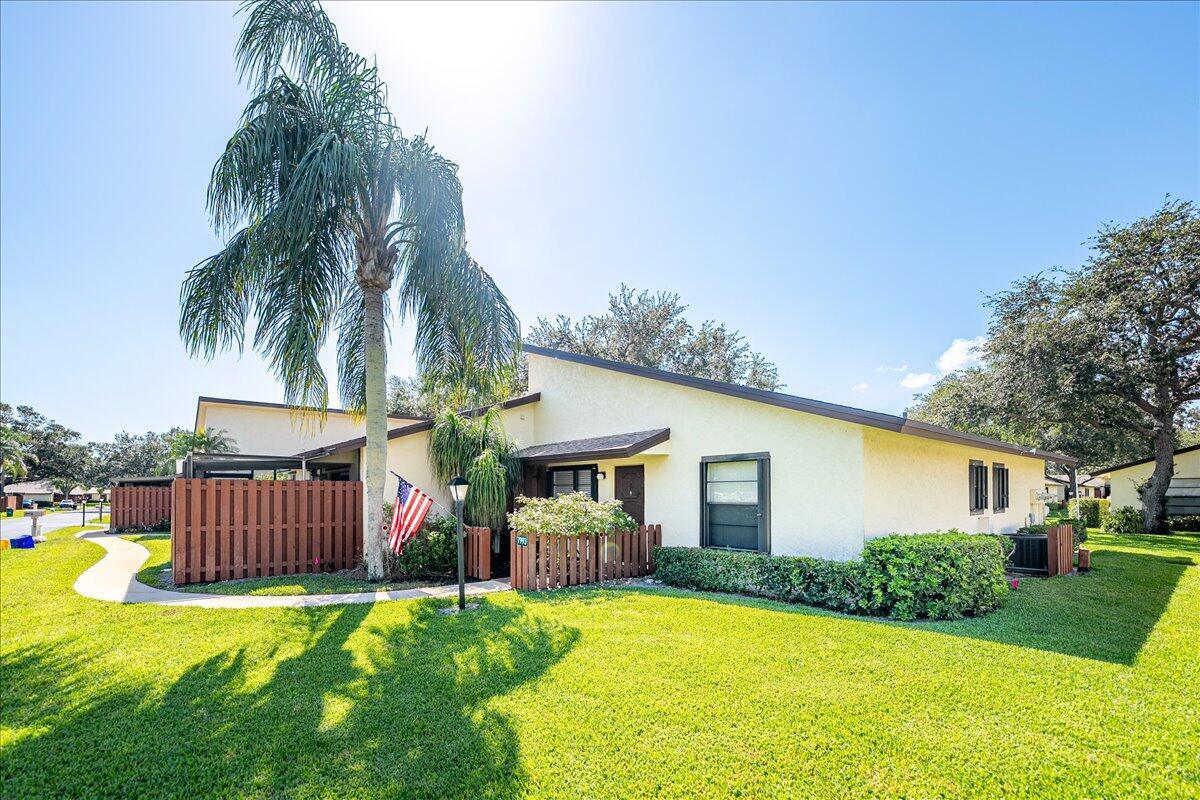 7993 SE Villa Circle