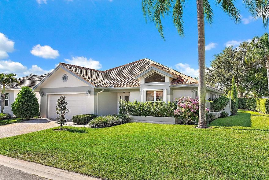 Seller is offering a $5,000 credit at closing to cover the mandatory social membership fee. 2015 roof, 2021 hot water heater, and 2021 AC. 

This is a must-see home in Hobe Sound Golf Club, a premier guard-gated community offering privacy, security, and relaxed luxury. This light-filled, one-level 3 bedroom, 3 bathroom home sits on a desirable corner lot. Enjoy easy Florida living with a short walk or golf cart ride to the pool or clubhouse. Inside, open living spaces are bright and airy, ideal for entertaining or everyday comfort. The oversized primary suite features a spacious walk-in closet, while guest bedrooms provide privacy. 

Conveniently located off Bridge Road, under 3 miles to Hobe Sound Beach, close to shops and dining, minutes to I-95, and 35 minutes to PBI.