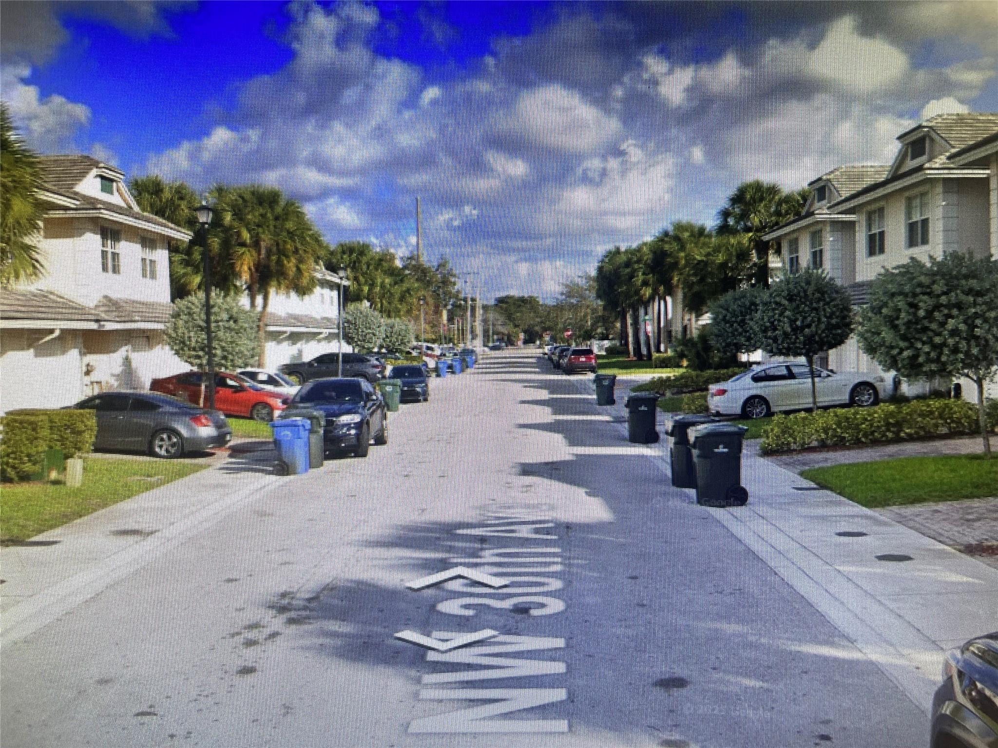 Welcome home Opportunity unlimited! Beautiful 2-Bedroom, 2.5-Bathroom, 1/2 Garage Property located in the Heart of Oakland Park! This home has been fully upgraded just move in. Plenty of storage space to keep everything organized within reach. Enjoy the amenities of a community Low Maintenance Fees excellent property, Make this beautiful home yours today.