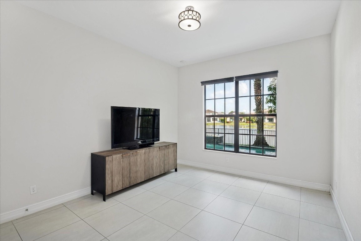 Bruschi Prop 180-105 B - Residential